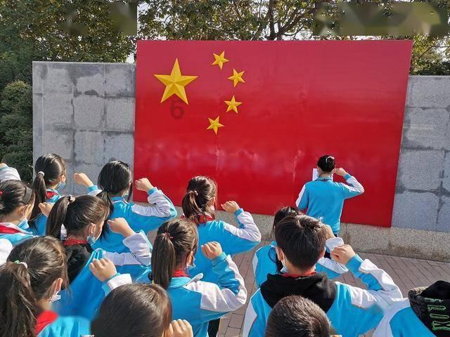 领导会对准时下班的员工有看法吗？游戏画面